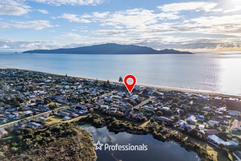 Photo of property in 124 Tutere Street, Waikanae Beach, Waikanae, 5036