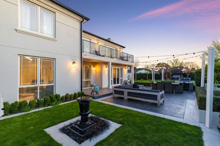 Photo of property in 33 Lewisham Park, St Albans, Christchurch, 8052