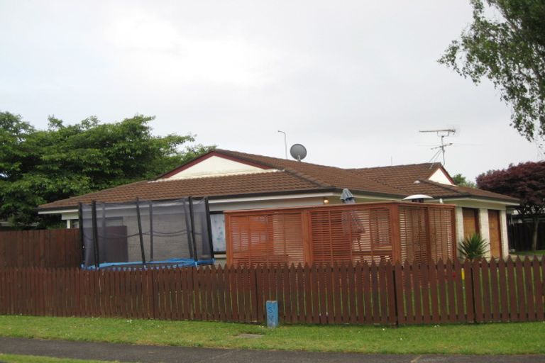 Photo of property in 1/7 Challen Close, Conifer Grove, Takanini, 2112