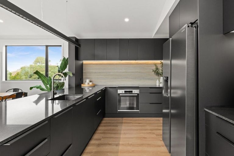 Photo of property in 87 Oak Road, Poraiti, Napier, 4112