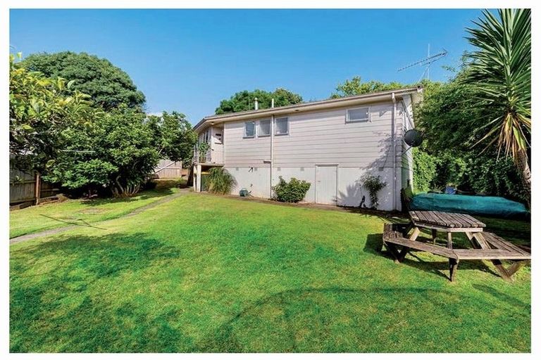 Photo of property in 30 Mirrabooka Avenue, Botany Downs, Auckland, 2010