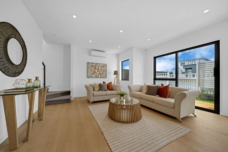 Photo of property in 1/145 Bucklands Road, Bucklands Beach, Auckland, 2012