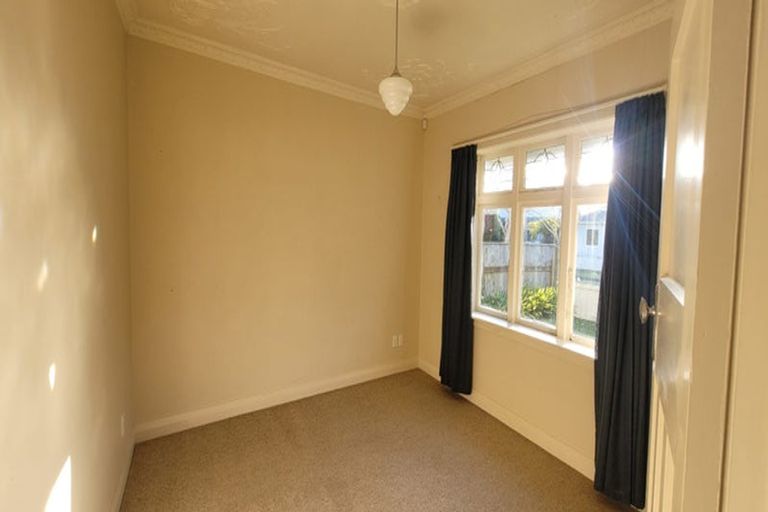 Photo of property in 40 Birdwood Road, Waterloo, Lower Hutt, 5011