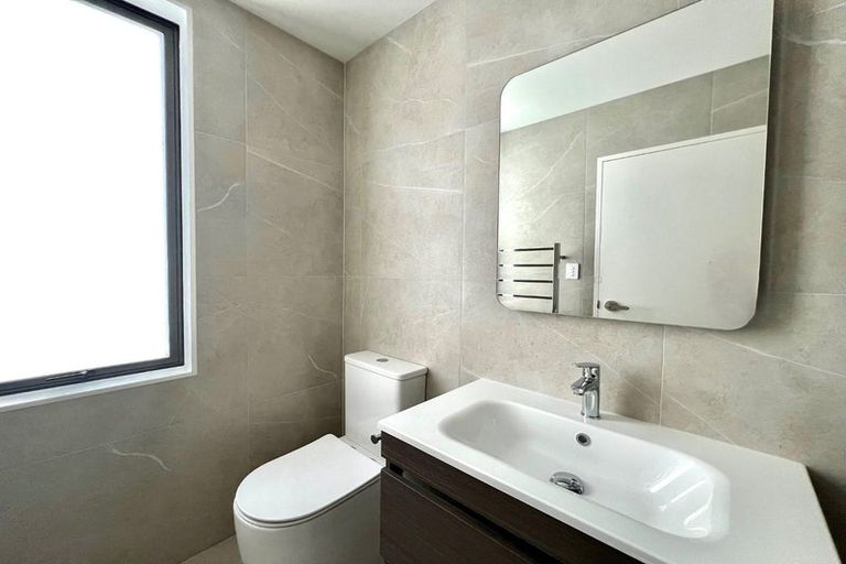 Photo of property in 13a Matterhorn Crescent, Northpark, Auckland, 2013