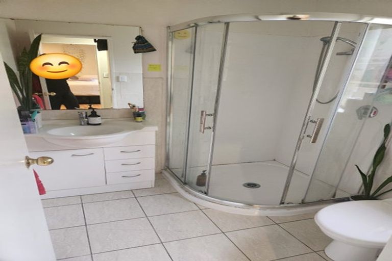 Photo of property in 28a Kingdale Road, Henderson, Auckland, 0610