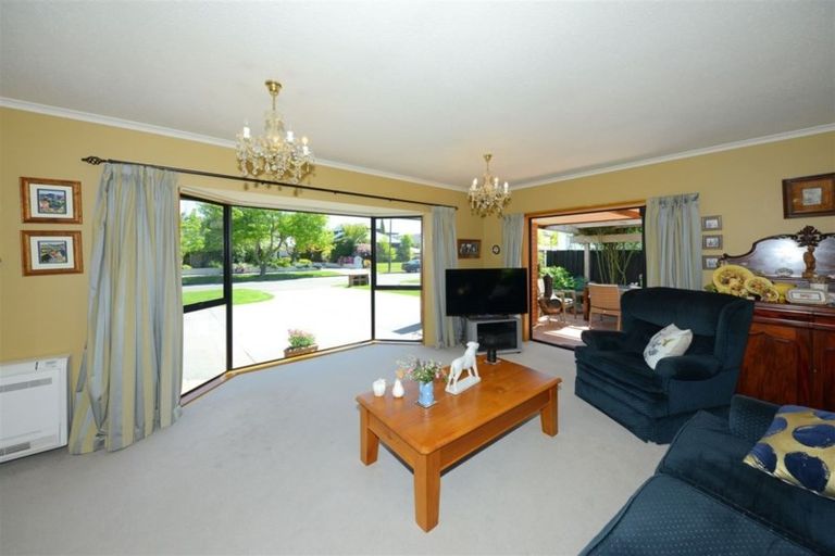 Photo of property in 23 Hatfield Place, Avonhead, Christchurch, 8042