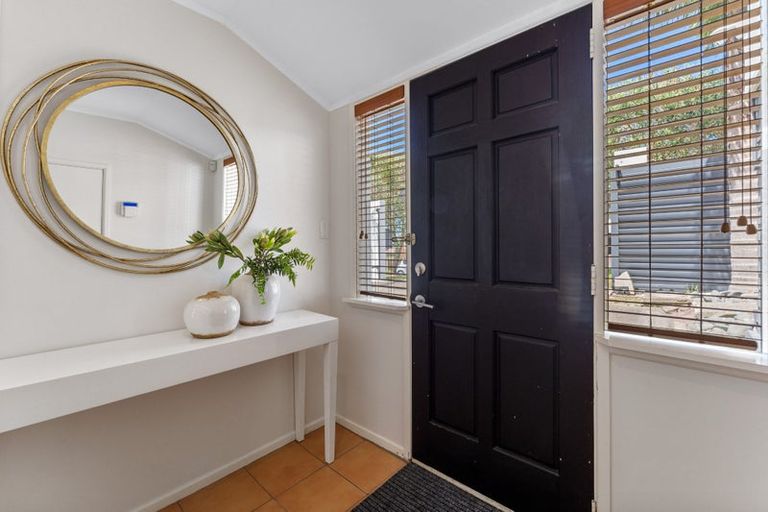 Photo of property in 631 Beach Road, Rothesay Bay, Auckland, 0630