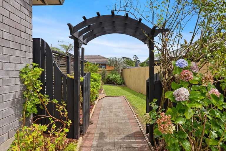 Photo of property in 76 Burswood Drive, Burswood, Auckland, 2013