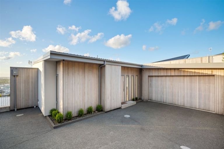 Photo of property in 24 Marama Crescent, Mount Pleasant, Christchurch, 8081