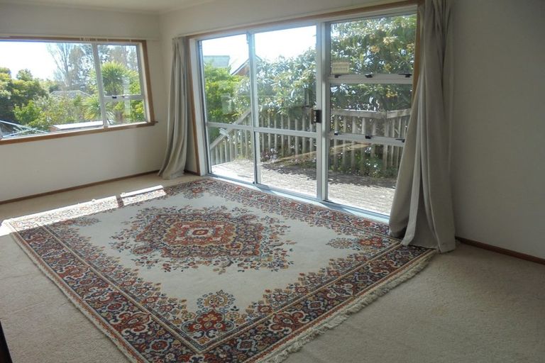 Photo of property in 35 Raleigh Road, Northcote, Auckland, 0627