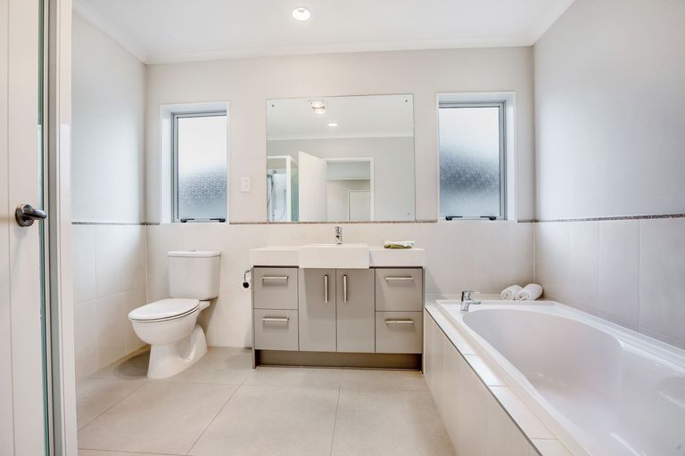 Photo of property in 6 Pickaberry Avenue, Karaka, Papakura, 2113