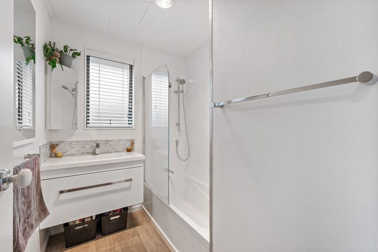 Photo of property in 1b Arney Road, Ranui, Auckland, 0612