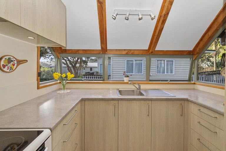 Photo of property in 15 Domain Crescent, Muriwai, Waimauku, 0881