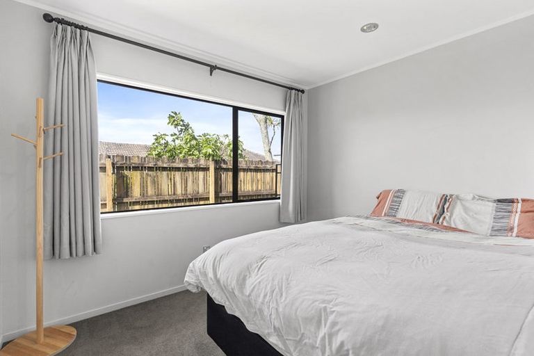 Photo of property in 2/17 Seneca Court, Golflands, Auckland, 2013