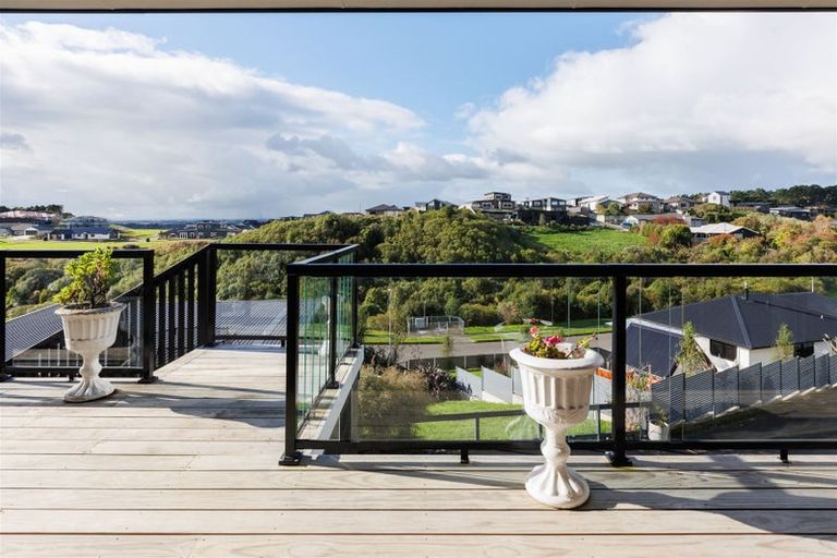 Photo of property in 121 Cashmere Drive, Fitzherbert, Palmerston North, 4410