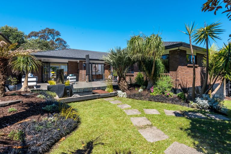 Photo of property in 12 Mark Edward Drive, Half Moon Bay, Auckland, 2012