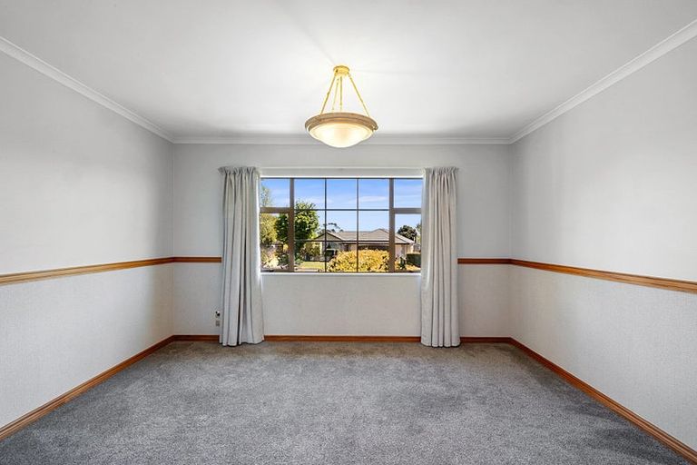 Photo of property in 11 Shelter Grove, Frankleigh Park, New Plymouth, 4310