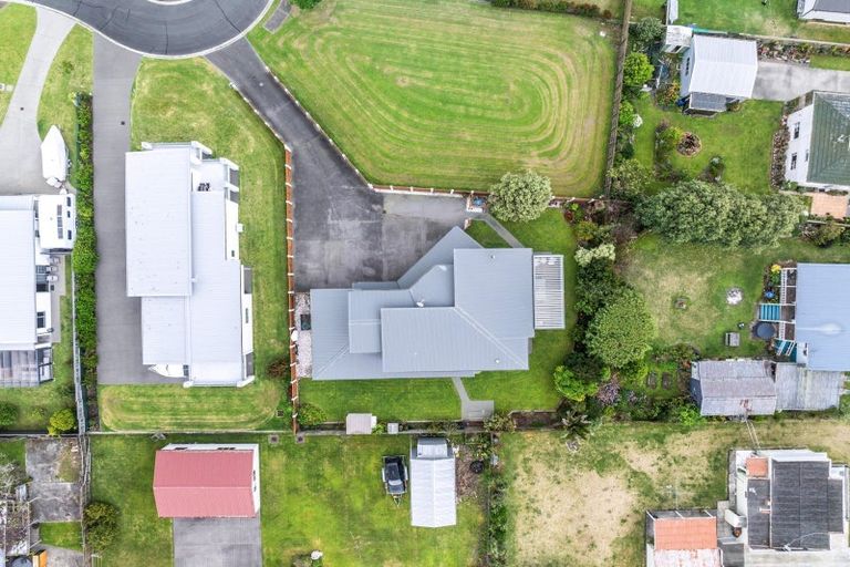 Photo of property in 16 Fred Carr Place, One Tree Point, 0118