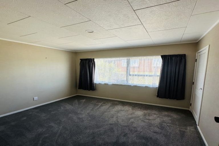 Photo of property in 50 Athena Drive, Totara Vale, Auckland, 0629