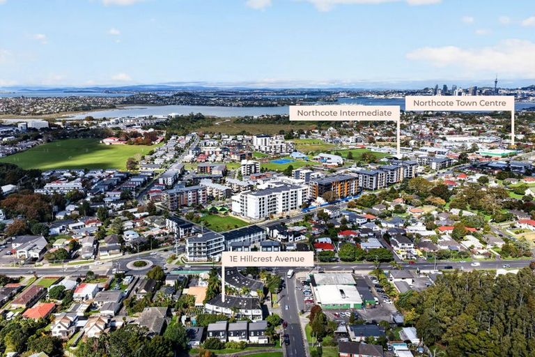 Photo of property in 5/1 Hillcrest Avenue, Hillcrest, Auckland, 0627