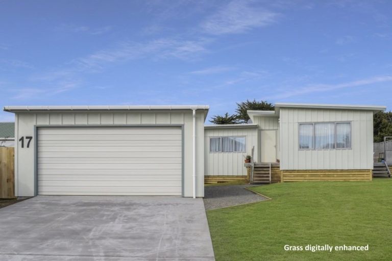 Photo of property in 17 Karaka Street, Otaki Beach, Otaki, 5512