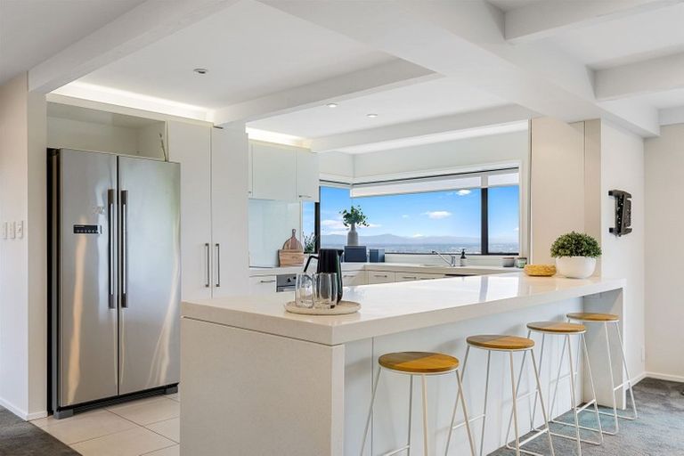 Photo of property in 5 Drayton Drive, Mount Pleasant, Christchurch, 8081