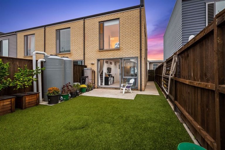 Photo of property in 12 Shelduck Way, Hobsonville, Auckland, 0616