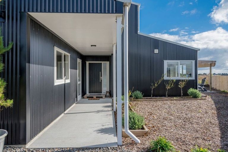 Photo of property in 111 Strathnaver Drive, Waikawa Beach, Levin, 5573