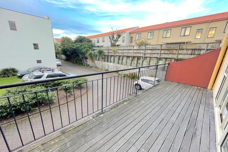 Photo of property in Lakeview Terrace, 2/14 Ambrico Place, New Lynn, Auckland, 0600