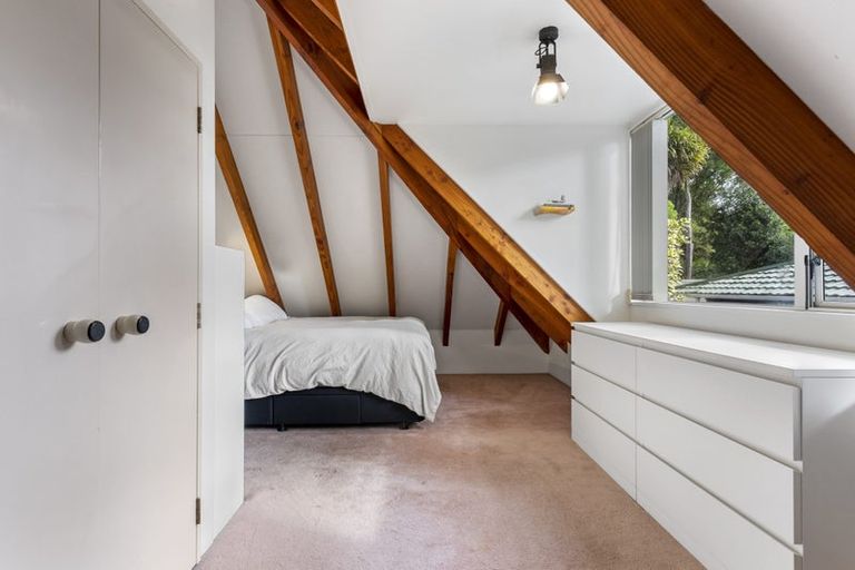 Photo of property in 17 Cobblestone Lane, Hillcrest, Auckland, 0627