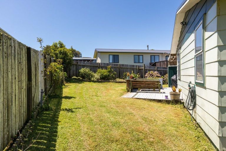 Photo of property in 15 Tahurangi Place, Spotswood, New Plymouth, 4310