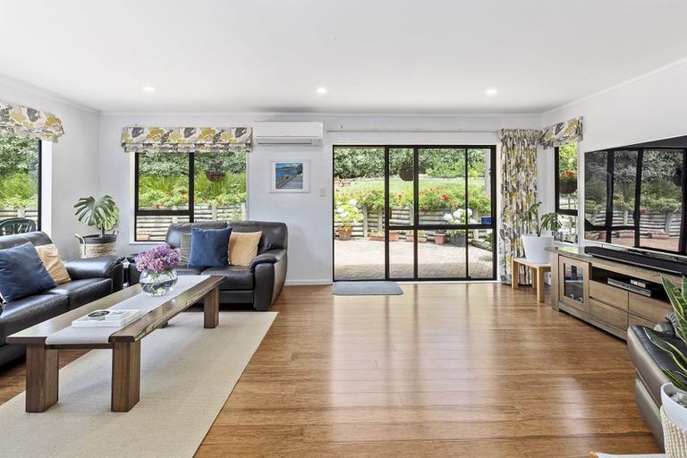 Photo of property in 23 Duval Grove, Tawa, Wellington, 5028