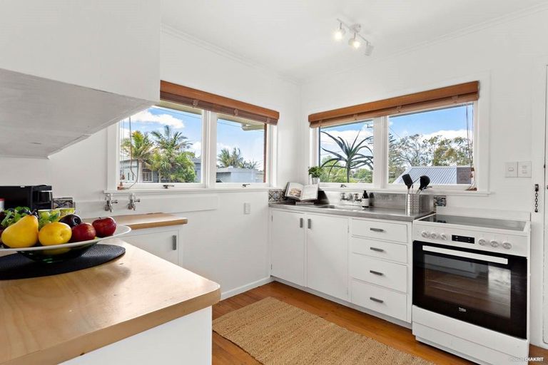 Photo of property in 1/13 Creamer Avenue, Belmont, Auckland, 0622