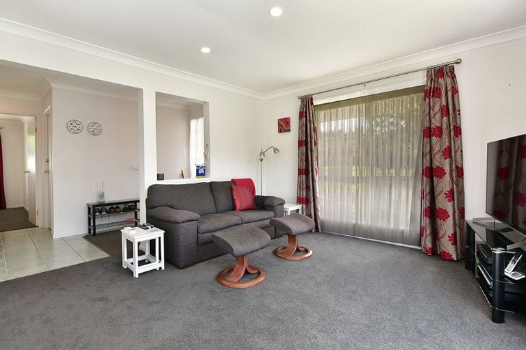 Photo of property in 31 Cabeleigh Drive, Helensville, 0800