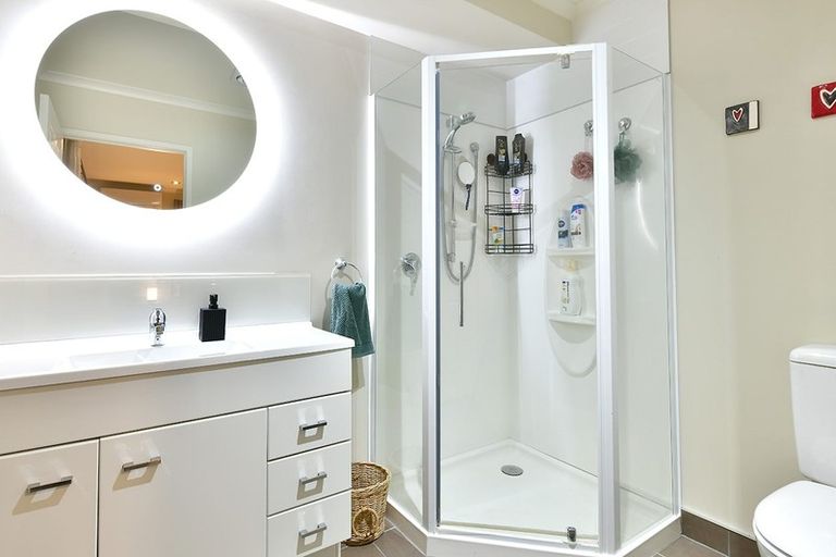 Photo of property in 6 Raabia Close, Parakai, 0830