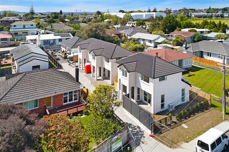 Photo of property in 14a Kirrie Avenue, Te Atatu South, Auckland, 0610
