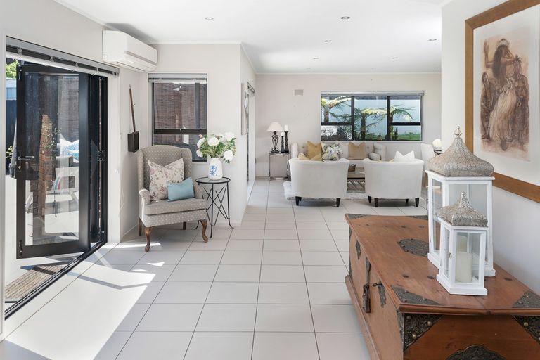 Photo of property in 12 Mark Edward Drive, Half Moon Bay, Auckland, 2012