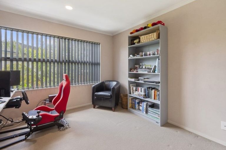 Photo of property in 54 Aberdeen Crescent, Wattle Downs, Auckland, 2103