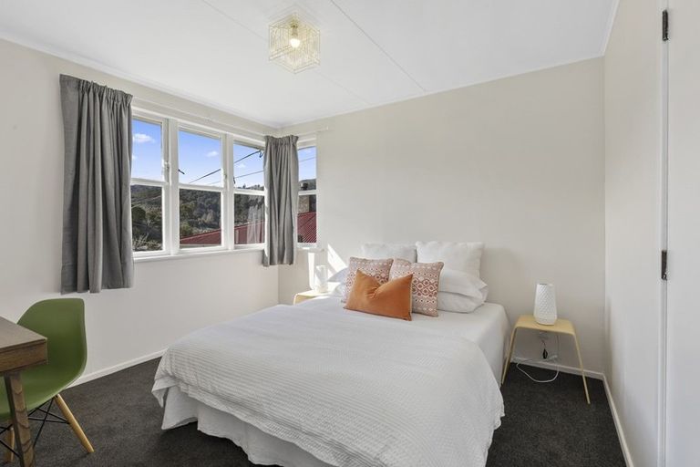 Photo of property in 49 Bird Grove, Stokes Valley, Lower Hutt, 5019