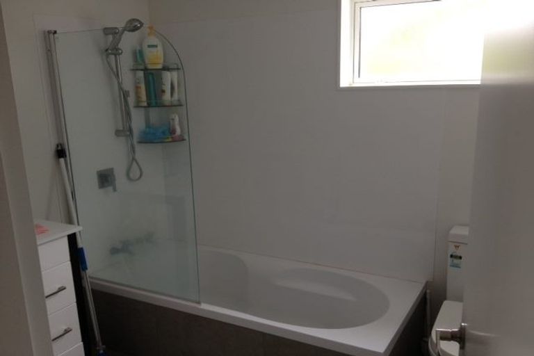 Photo of property in 8 Kopiko Way, Brooklyn, Wellington, 6021