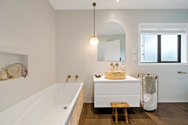 Photo of property in 5c Woodward Avenue, Mangere Bridge, Auckland, 2022