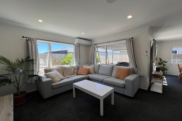 Photo of property in 33 Katipo Road, Takanini, 2112