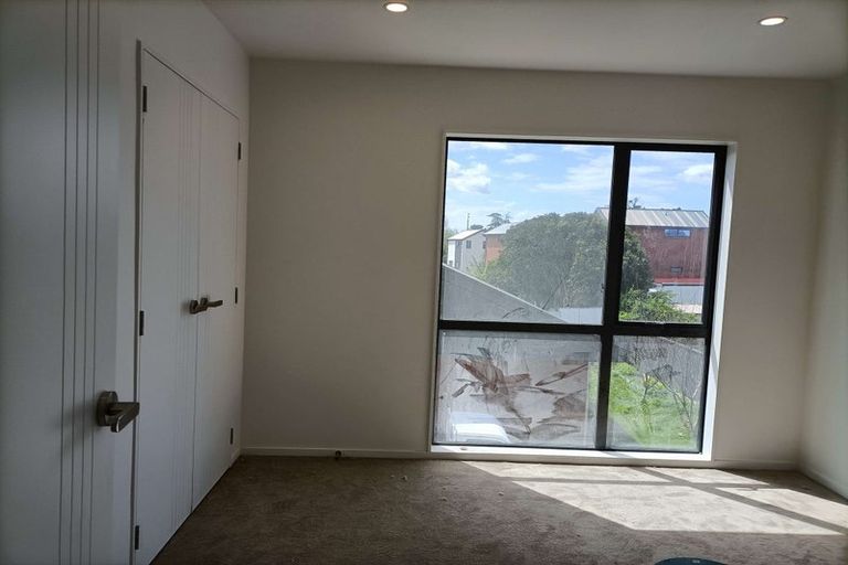 Photo of property in 13d Serjeant Street, Henderson, Auckland, 0612