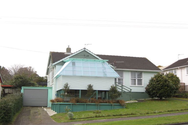Photo of property in 92 Cook Street, Marfell, New Plymouth, 4310