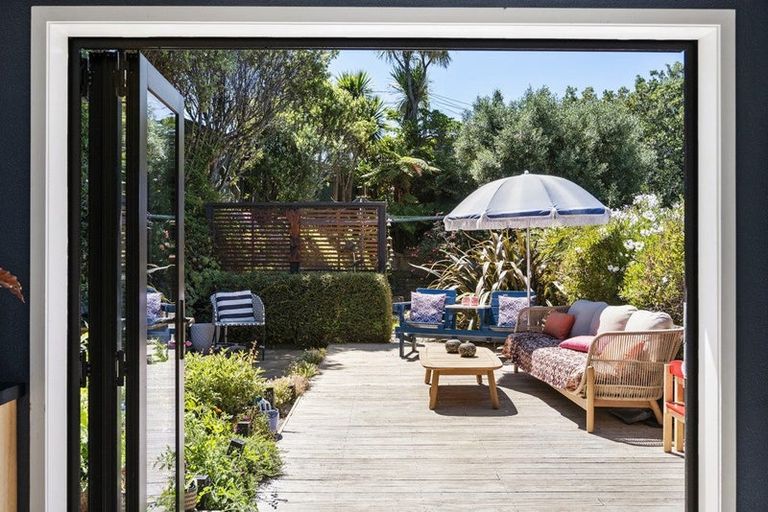 Photo of property in 57 Eden Street, Island Bay, Wellington, 6023