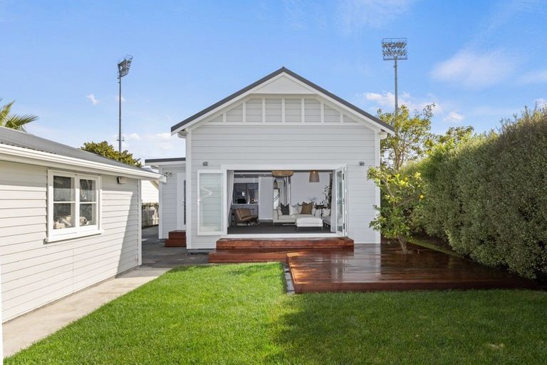 Photo of property in 10 Mcvay Street, Napier South, Napier, 4110