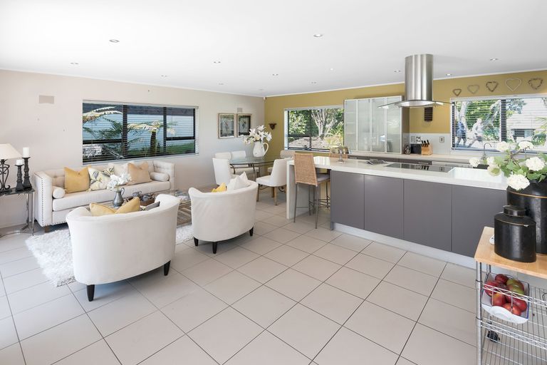 Photo of property in 12 Mark Edward Drive, Half Moon Bay, Auckland, 2012