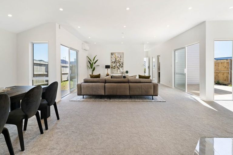 Photo of property in 17 Uatoto Road, Clarks Beach, 2122