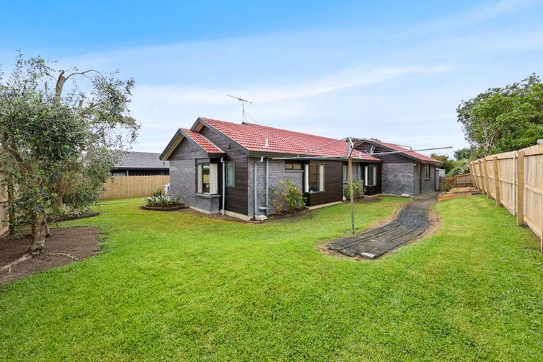 Photo of property in 76 Burswood Drive, Burswood, Auckland, 2013