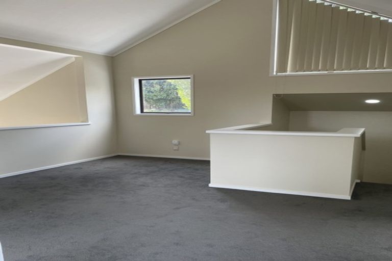 Photo of property in 2/179 Wiseley Road, West Harbour, Auckland, 0618